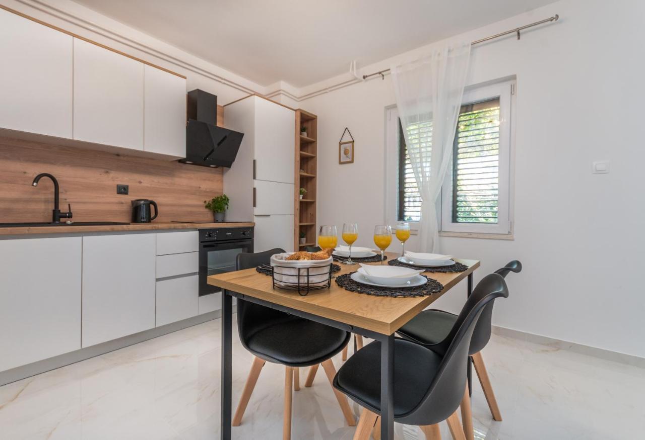 Apartmani A&M Биоград-на-Мору Экстерьер фото